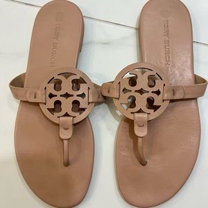 Authentic Tory Burch Miller soft sandal size 10 color light makeup.
